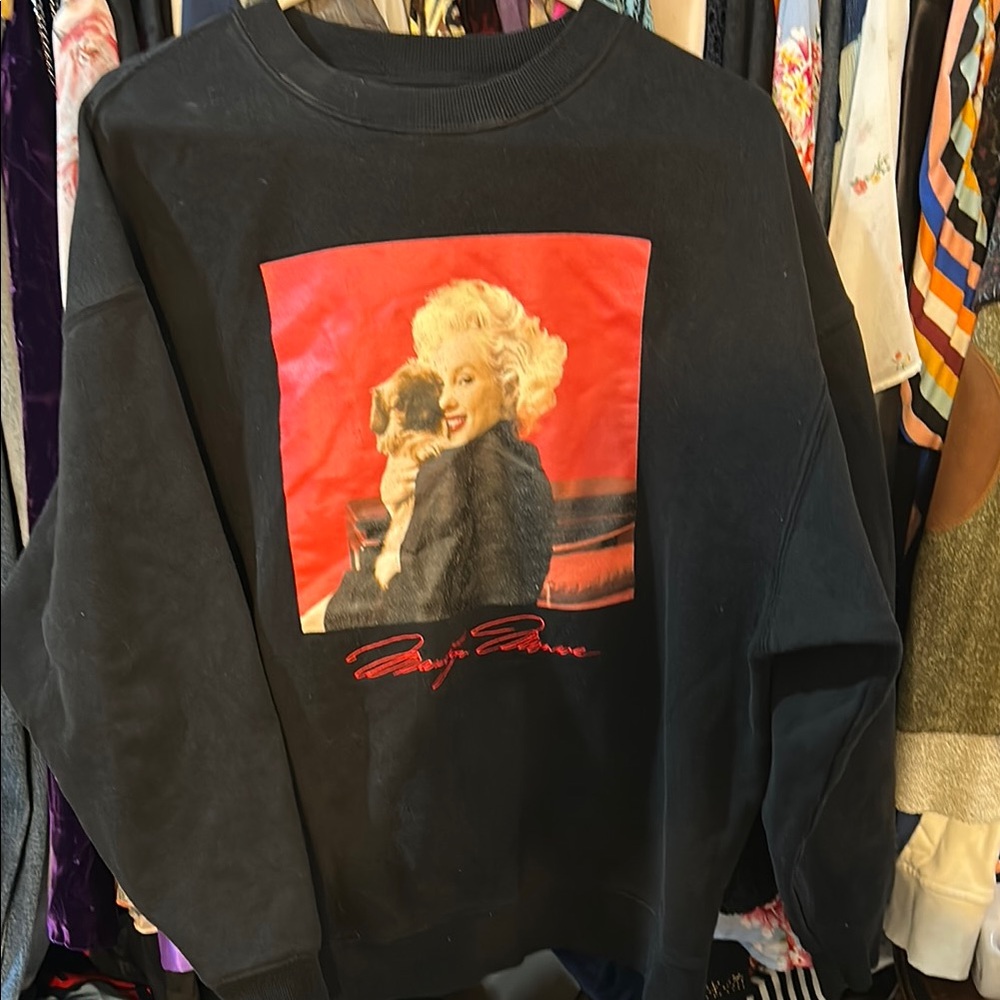 Gently loved sweatshirt - Marilyn Monroe will fit a Medium-large